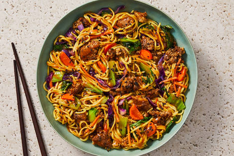 Nouilles style chow mein au sésame et aux arachides