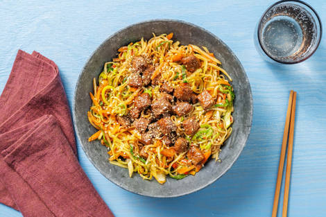 Émincés de bœuf et nouilles au mélange de légumes asiatiques