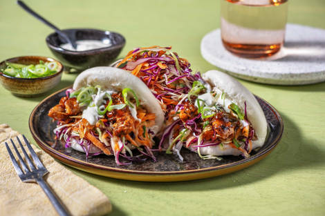 Émincés de poulet sucré-salé servis dans un bao bun