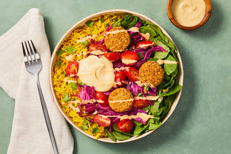 Bols Buddha de falafels, de poulet et de riz au curcuma
