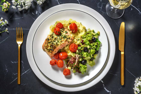 Filet de saumon en croûte aux herbes et tomates cerises rôties