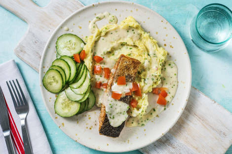 Filet de saumon en sauce crémeuse & purée à la ciboulette