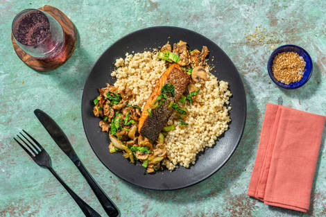 Oosters gemarineerde zalmfilet met parelcouscous