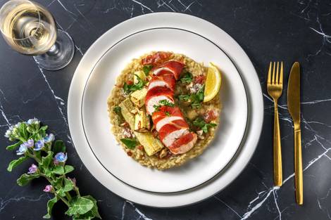 Filet de poulet farci enveloppé de coppa di Parma