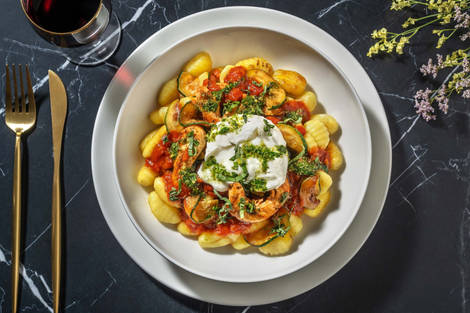 Gebakken gnocchi met gemarineerde kipfiletreepjes
