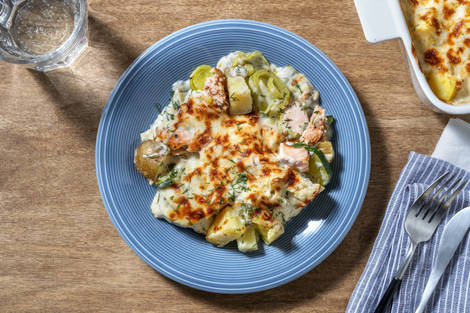 Romige aardappelschotel met warmgerookte zalm