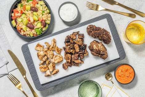 Griechische Grillplatte mit zweierlei Steaks