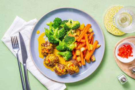 Hacktätschli in Currysauce mit Ofenrüebli