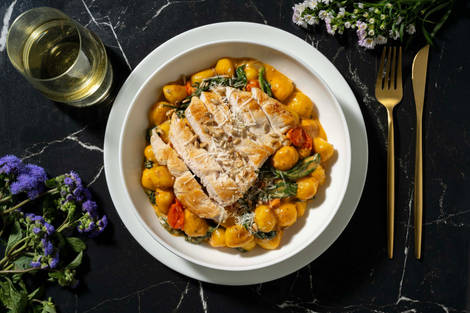 Hähnchenbrustfilet auf frischen Gnocchi