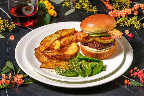 Snelle en rijke hamburger met Japanse twist