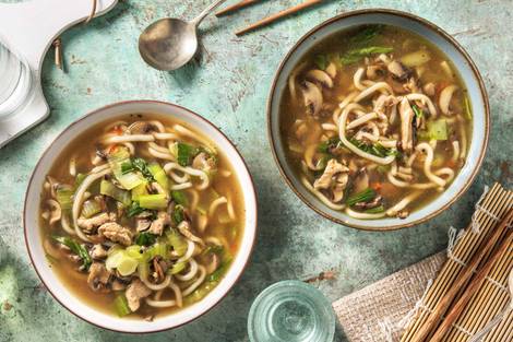 Soupe de nouilles japonaise et filet de poulet