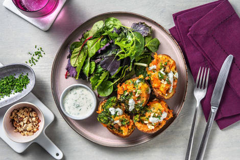 Käsige Kartoffel-Boote gefüllt mit Broccoli