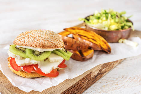 Kiwi-Halloumi-Burger