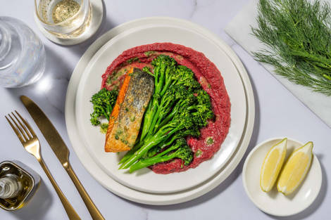 Lachsfilet auf Rote-Beete-Meerrettich-Püree