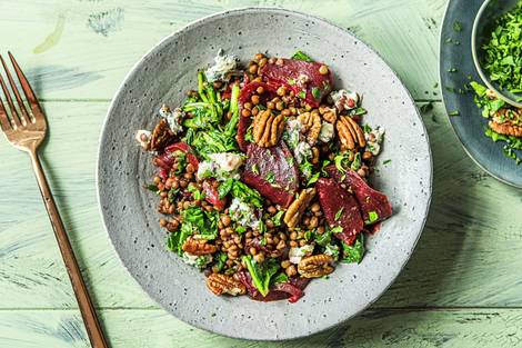 Linzensalade met spinazie en dana blue, bieten en pecannoten