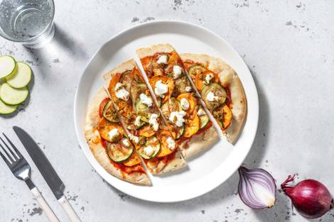 Naanpizza met geitenkaas en groenten