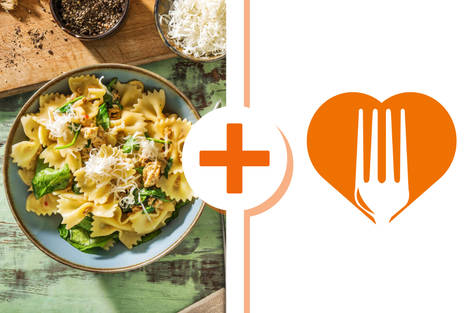 Romige farfalle met gekruid kipgehakt