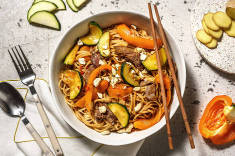 Noedels met biefstukreepjes in Aziatische saus