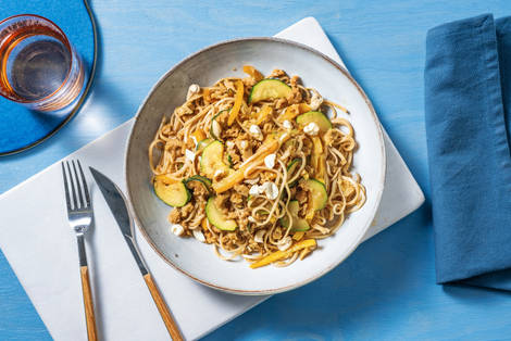 Noedels met kipgehakt en Aziatische saus