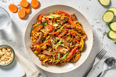 Noedels met biefstukreepjes in Aziatische saus