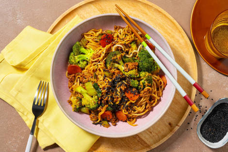 Nouilles style chow mein au sésame et aux arachides