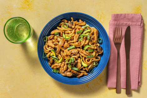 Nouilles udon au poulet en sauce asiatique douce