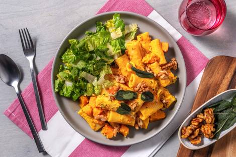 Paccheri-Pasta mit Kürbissoße & kandierten Walnüssen