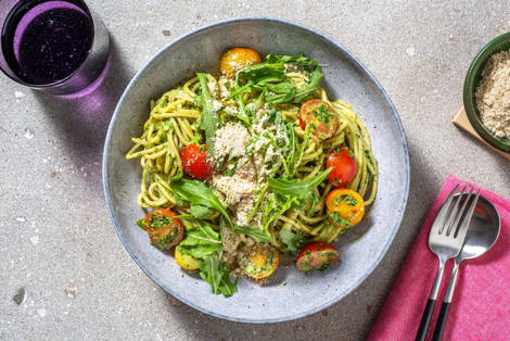 Pasta Verde mit würzigen Hefe-Cashew-Flakes