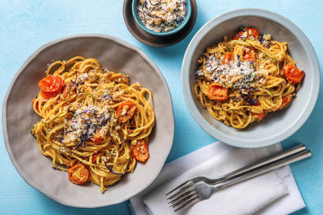 Pâtes de courgette en sauce crémeuse  au fromage aux fines herbes