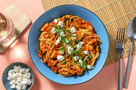 Pasta met geroosterde-paprikasaus en geitenkaas