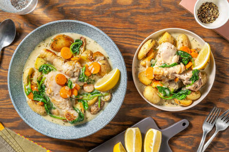 Pilons de poulet, sauce à la crème, épinards et carottes