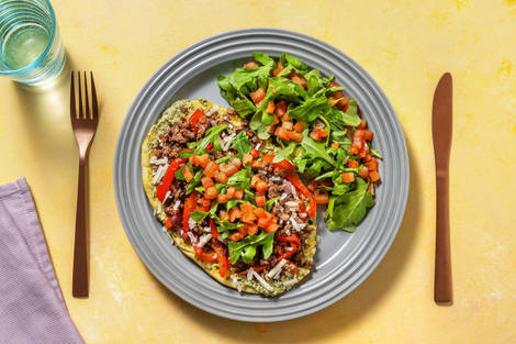 Pizza sur pain naan au pesto de fromage frais