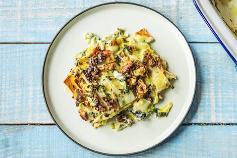 Preilasagne met blauwe kaas en walnoten, verse basilicum en tijm