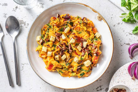 Zoete-aardappelstamppot met kruidenkaasblokjes