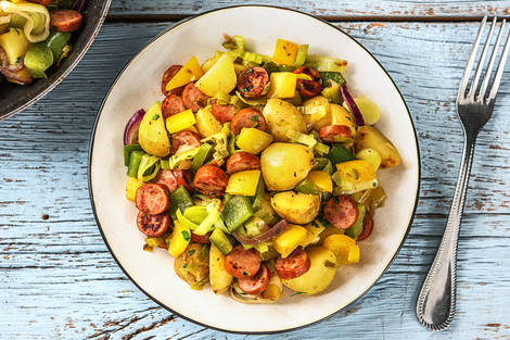 Rauchige Gemüsepfanne mit Krakauern,