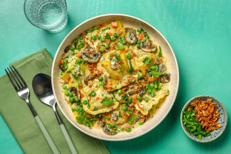 Raviolis aux champignons dans une sauce crémeuse à l’ail
