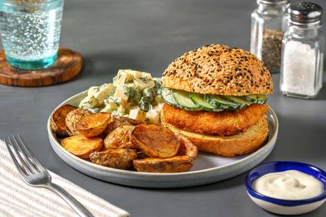 Sandwich d'escalope panée végétarienne au fromage & grenailles au four