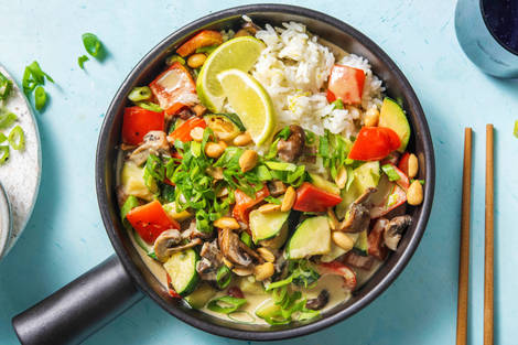 Scharfes grünes Gemüsecurry mit Limettenreis