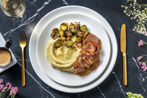 Schweinefilet im Speckmantel mit Rotweinsoße