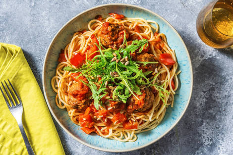 Spaghetti mit Hackbällchen in Tomatensoße