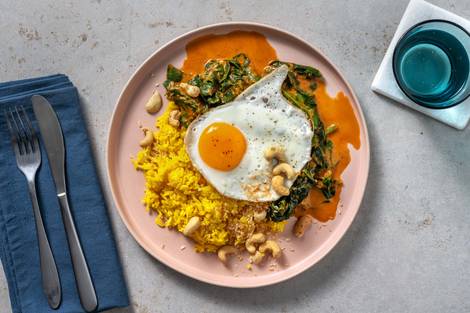 Curry d’épinards à la noix de coco avec du riz jaune