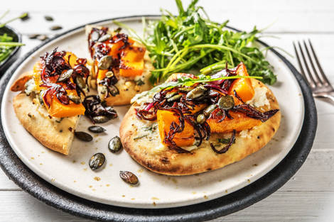 Pain plat à la courge et aux oignons caramélisés