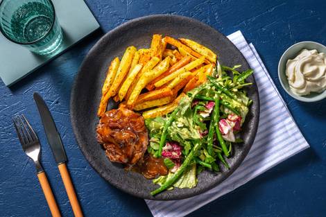 Duitse biefstuk met uienjus en sperziebonensalade