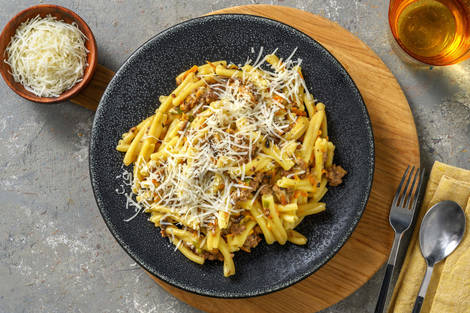 Strozzapreti! Pasta mit heller Bolognese