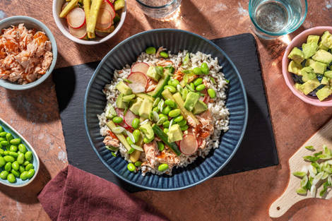 Sushibowl met zalmsnippers en sojabonen