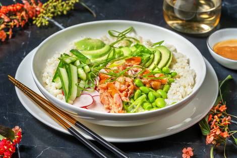 Sushi bowl au saumon fumé et fèves de soja