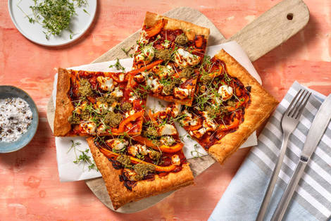 Tarte fine au fromage de chèvre et sauce au poivron