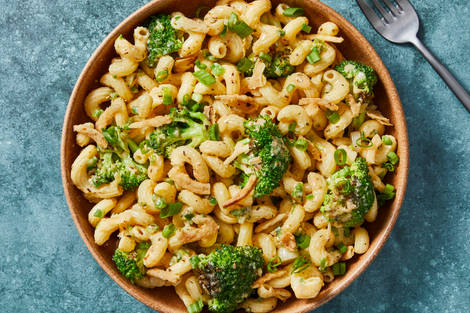 Broccoli Cheddar & Chicken Cavatappi