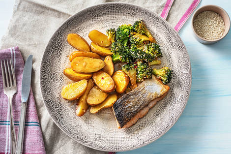 Filet de saumon et salade de pommes de terre à l'asiatique