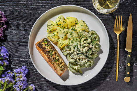 Zarter Lachs mit geschmorter Gurke